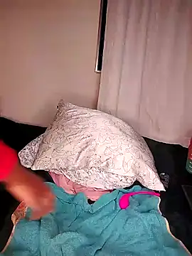 Bella kiki online show from 2, 1, 2025