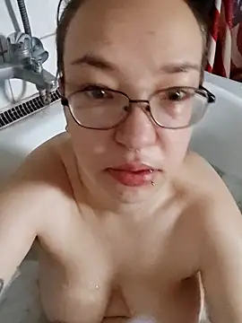 Isabella Geney online show from 10, 11, 2025