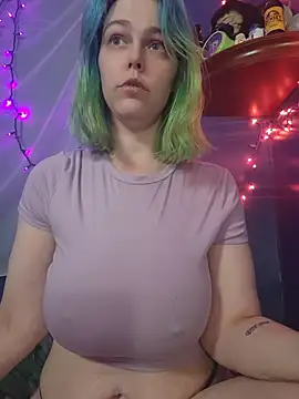 Snapshot of EverlyEster chatting on 7, 8, 2026 EverlyEster online show from 7, 8, 2026