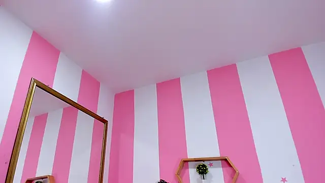 ISABELLA 020 online show from 17, 10, 2025