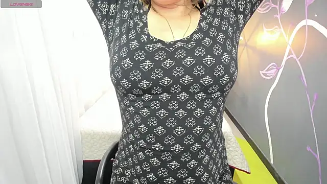 EmmaaEvans  online show from 14, 2, 2025