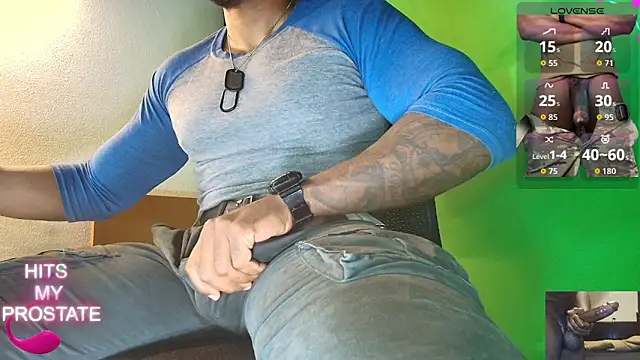 Snapshot of hot_black3 chatting on 12, 10, 2025 hot black3 online show from 12, 10, 2025