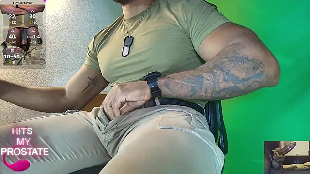 Snapshot of hot_black3 chatting on 1, 12, 2025 hot black3 online show from 1, 12, 2025