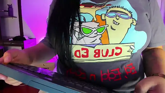 Kylie2211 online show from 7, 2, 2025