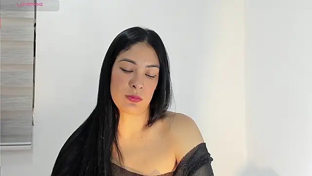 bella hadid1  online show from 4, 10, 2025