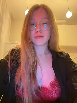 Snapshot of Eva_Weyne chatting on 4, 2, 2025 Eva Weyne online show from 4, 2, 2025