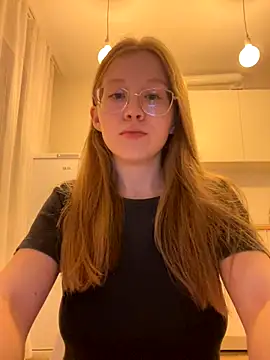 Snapshot of Eva_Weyne chatting on 2, 10, 2025 Eva Weyne online show from 2, 10, 2025