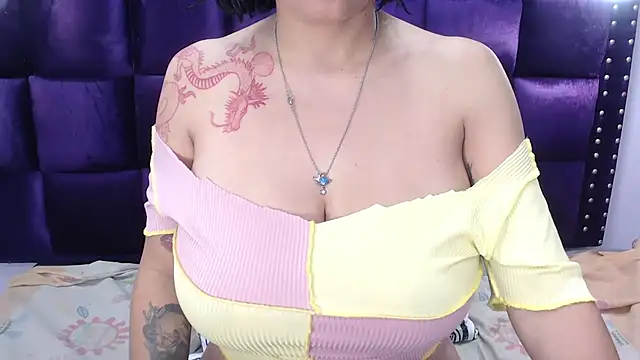 Snapshot of LindaKardi chatting on 14, 10, 2025 LindaKardi online show from 14, 10, 2025