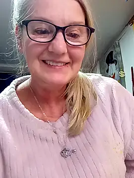 irinamaux online show from 9, 4, 2026