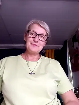 Snapshot of irinamaux chatting on 3, 6, 2026 irinamaux online show from 3, 6, 2026