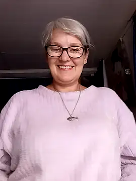 Snapshot of irinamaux chatting on 13, 6, 2026 irinamaux online show from 13, 6, 2026