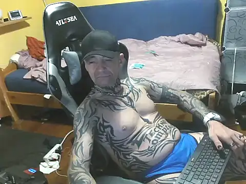 Snapshot of Tomi18cmm2 chatting on 31, 10, 2025 Tomi18cmm2 online show from 31, 10, 2025