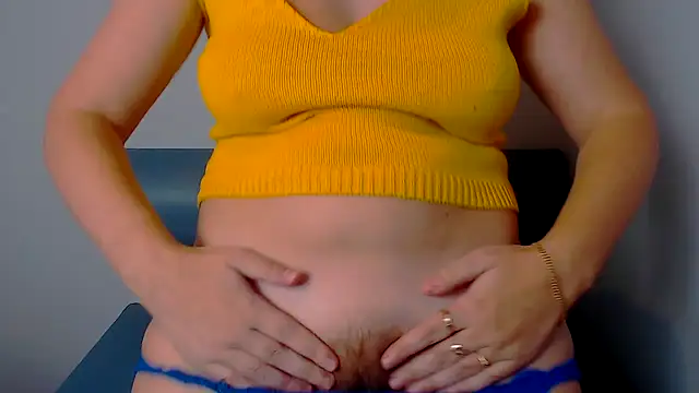 Snapshot of Longhairgirl chatting on 4, 1, 2025 Longhairgirl online show from 4, 1, 2025
