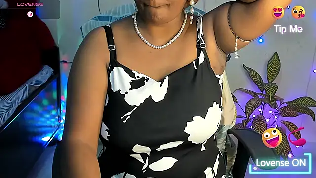 Snapshot of Love_Winss chatting on 13, 9, 2025 Love Winss online show from 13, 9, 2025