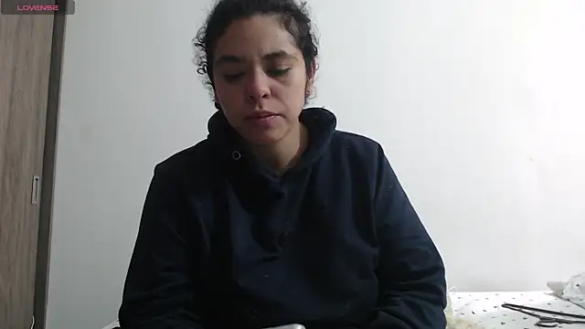 Snapshot of Anne_purple chatting on 8, 10, 2025 Anne purple online show from 8, 10, 2025