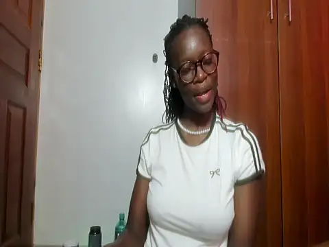 Snapshot of afro_pop chatting on 30, 12, 2024 afro pop online show from 30, 12, 2024