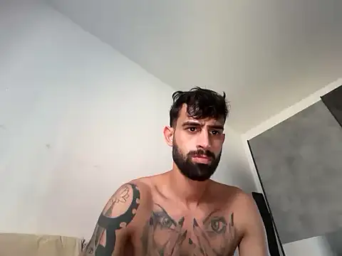 Snapshot of hugoprada chatting on 4, 8, 2026 hugoprada online show from 4, 8, 2026