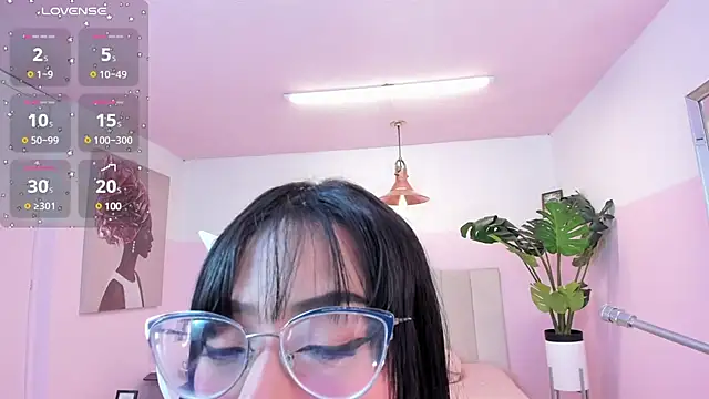 Red lady online show from 29, 1, 2025