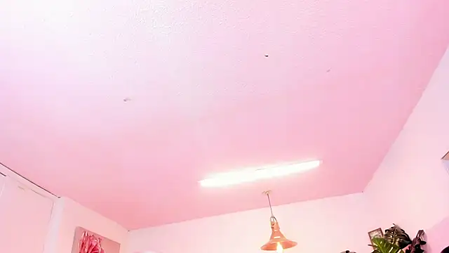 Red lady online show from 4, 3, 2025