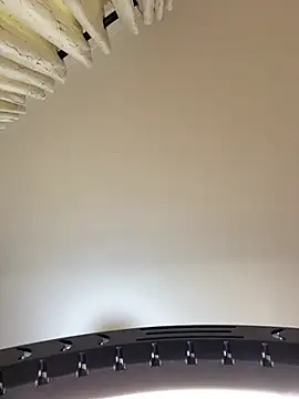 MsWhiteChocolatte online show from 4, 1, 2025