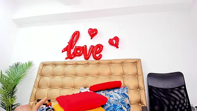 sophie-newton online show from 1, 3, 2025