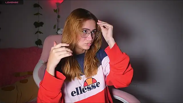 IsabellaFerreiraa online show from 9, 3, 2026