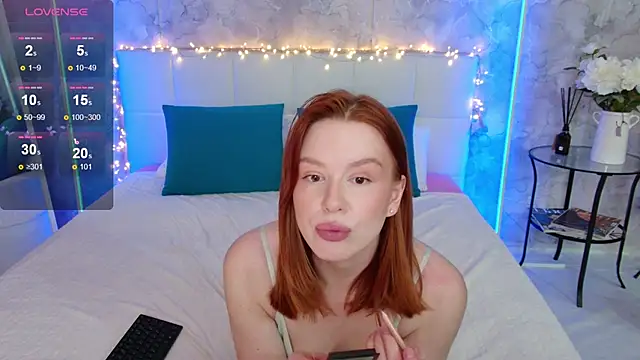 LucyHornyDoll online show from 17, 12, 2024