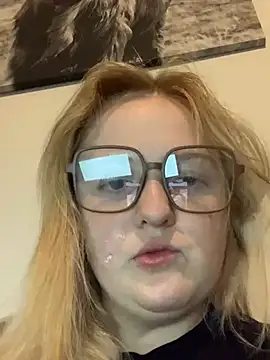 Snapshot of cammy2 chatting on 4, 2, 2025 cammy2 online show from 4, 2, 2025