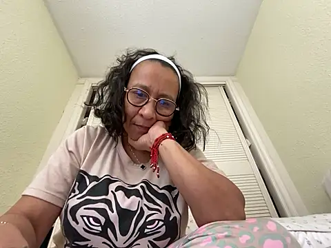 sweeviolet online show from 2, 2, 2025