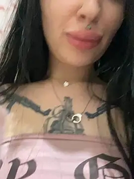 Snapshot of Molly__Moon chatting on 20, 2, 2025 Molly Moon online show from 20, 2, 2025
