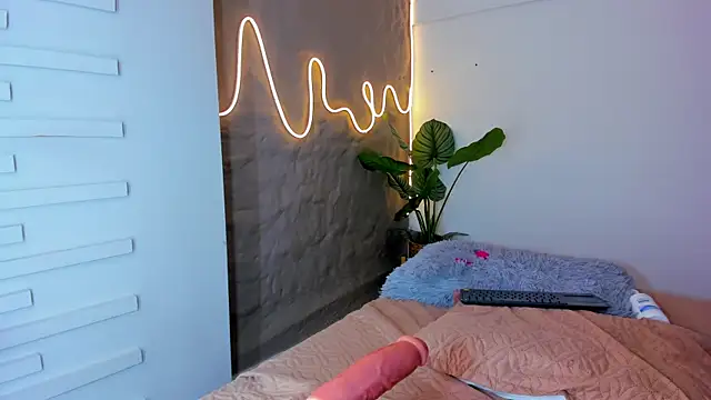 Isa  Blanc online show from 1, 2, 2025