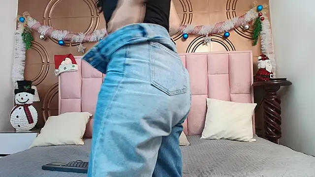 Snapshot of emmily_keller19 chatting on 19, 12, 2025 emmily keller19 online show from 19, 12, 2025