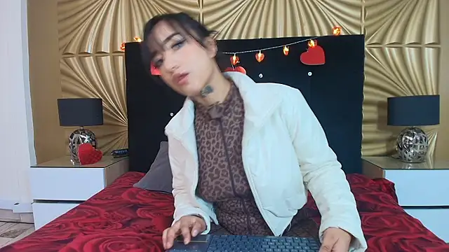 Snapshot of emmily_keller19 chatting on 5, 2, 2026 emmily keller19 online show from 5, 2, 2026