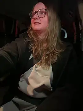 GingerSnap33 online show from 4, 12, 2024