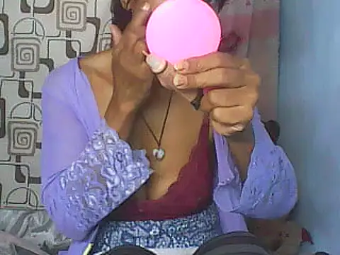 Snapshot of nene_belle chatting on 12, 5, 2026 nene belle online show from 12, 5, 2026