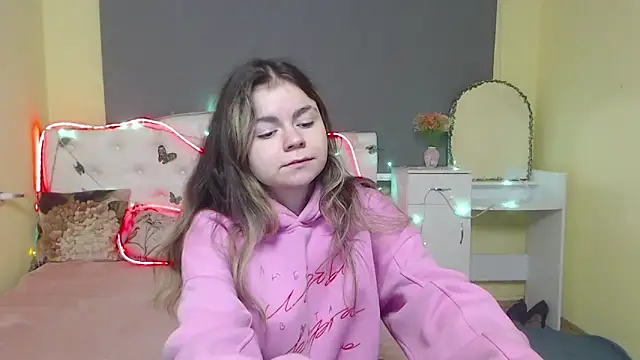 Snapshot of TinaRedly chatting on 24, 4, 2026 TinaRedly online show from 24, 4, 2026