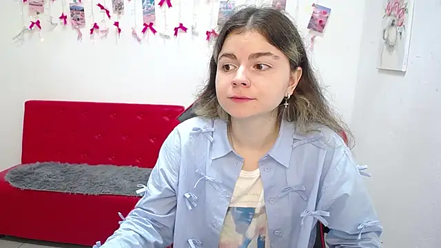 Snapshot of TinaRedly chatting on 23, 5, 2026 TinaRedly online show from 23, 5, 2026
