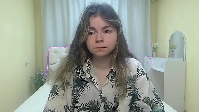 Snapshot of TinaRedly chatting on 25, 5, 2026 TinaRedly online show from 25, 5, 2026