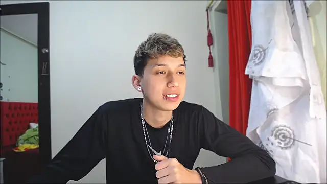 Snapshot of _Thomas_hot_ chatting on 18, 12, 2024 Thomas hot online show from 18, 12, 2024