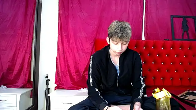 Snapshot of _Thomas_hot_ chatting on 4, 3, 2025 Thomas hot online show from 4, 3, 2025