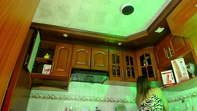 LaureenHills online show from 19, 2, 2025