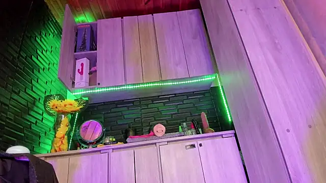 LaureenHills online show from 15, 12, 2025