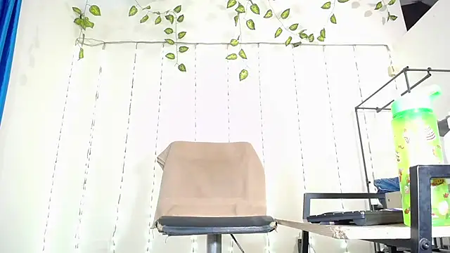 Snapshot of xmissinchesxx chatting on 28, 1, 2025 xmissinchesxx online show from 28, 1, 2025