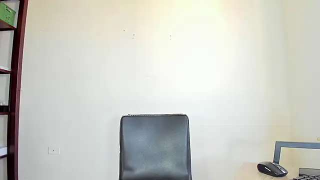 Snapshot of xmissinchesxx chatting on 10, 9, 2025 xmissinchesxx online show from 10, 9, 2025