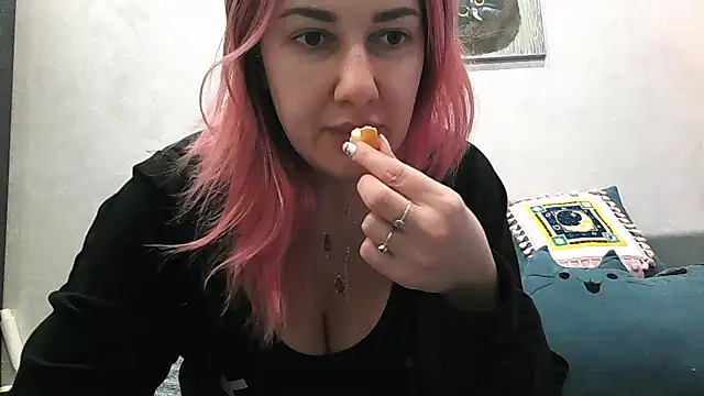 Snapshot of BlueXOwl chatting on 10, 2, 2025 BlueXOwl online show from 10, 2, 2025