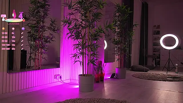 VanessaSimon online show from 2, 3, 2025