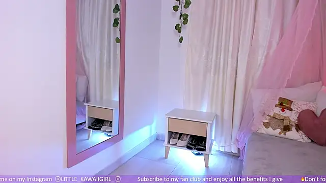 little kawaiigirl  online show from 4, 12, 2024