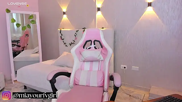 miagomezweb1 online show from 12, 2, 2025