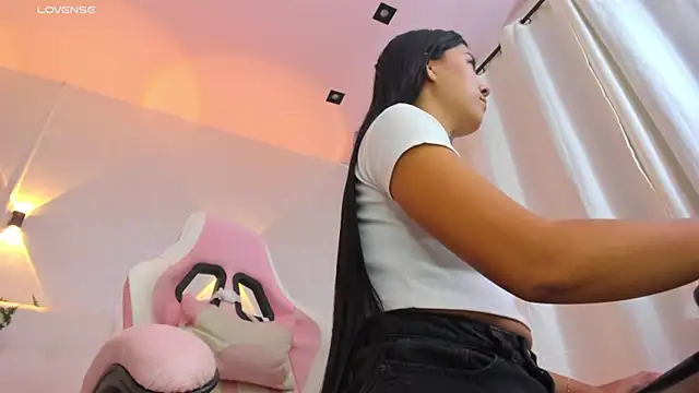 miagomezweb1 online show from 1, 3, 2025