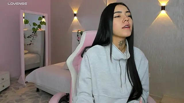 miagomezweb1 online show from 8, 3, 2025